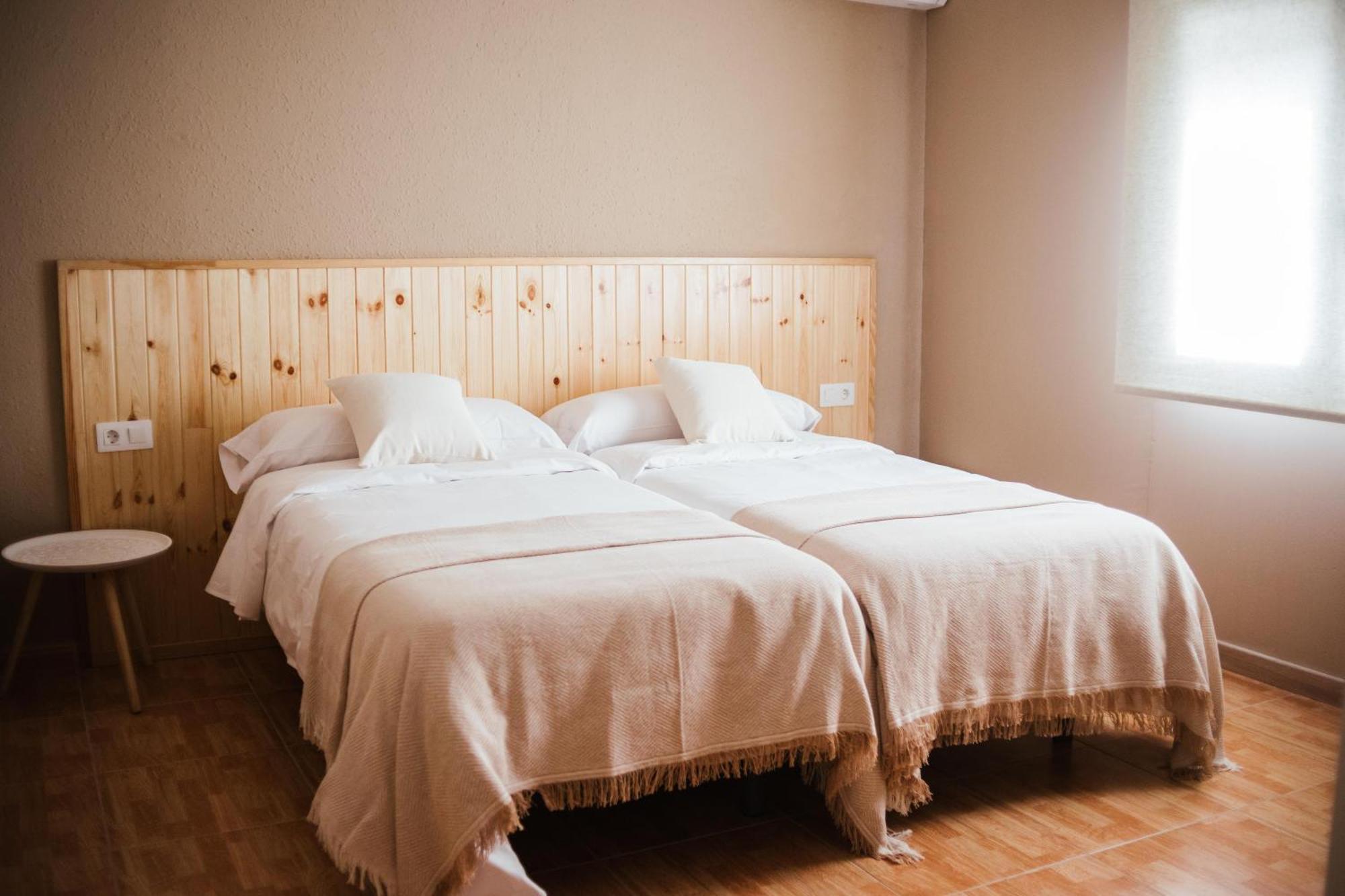 Hostal Entreolivos バダホス エクステリア 写真