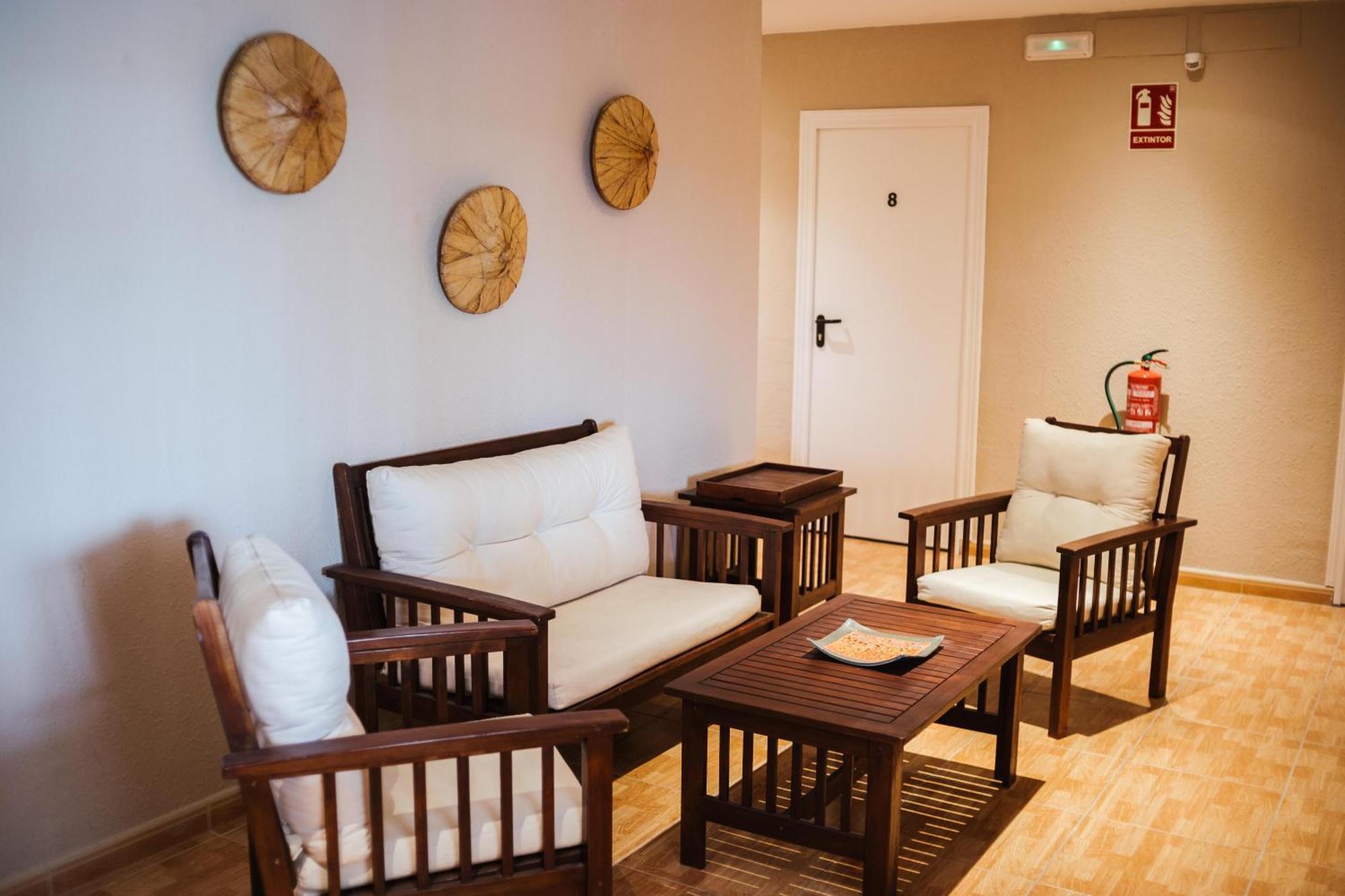 Hostal Entreolivos バダホス エクステリア 写真