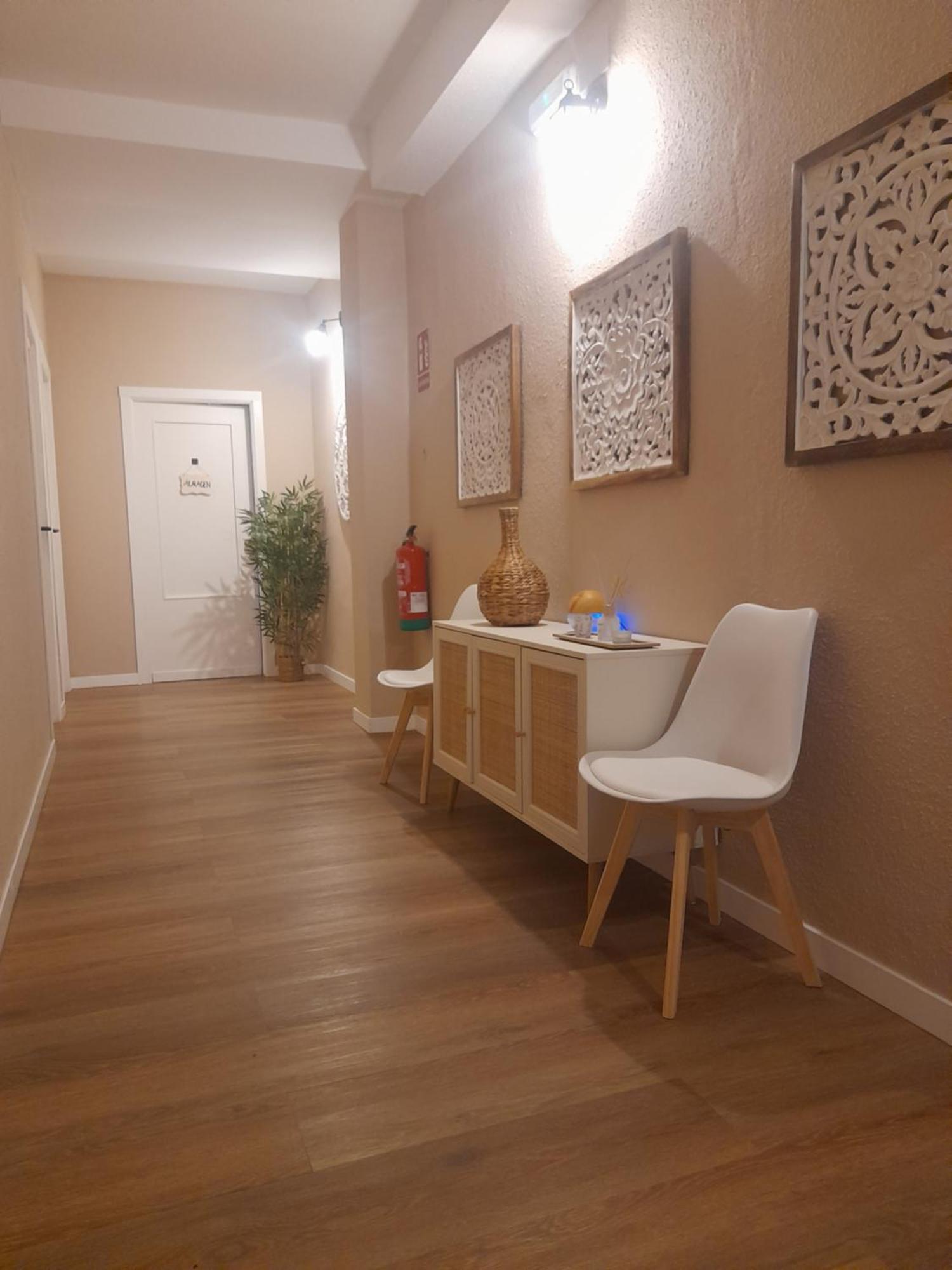 Hostal Entreolivos バダホス エクステリア 写真